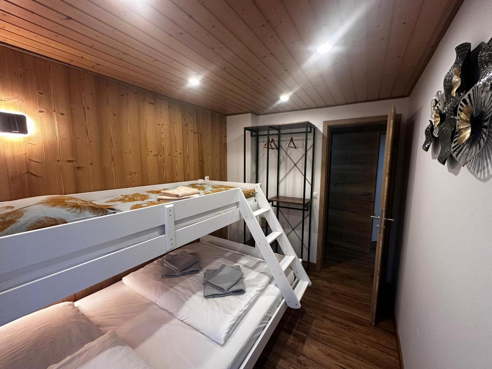 Les Chalets Bambi & Jacuzzi Privatif La Bresse Room photo